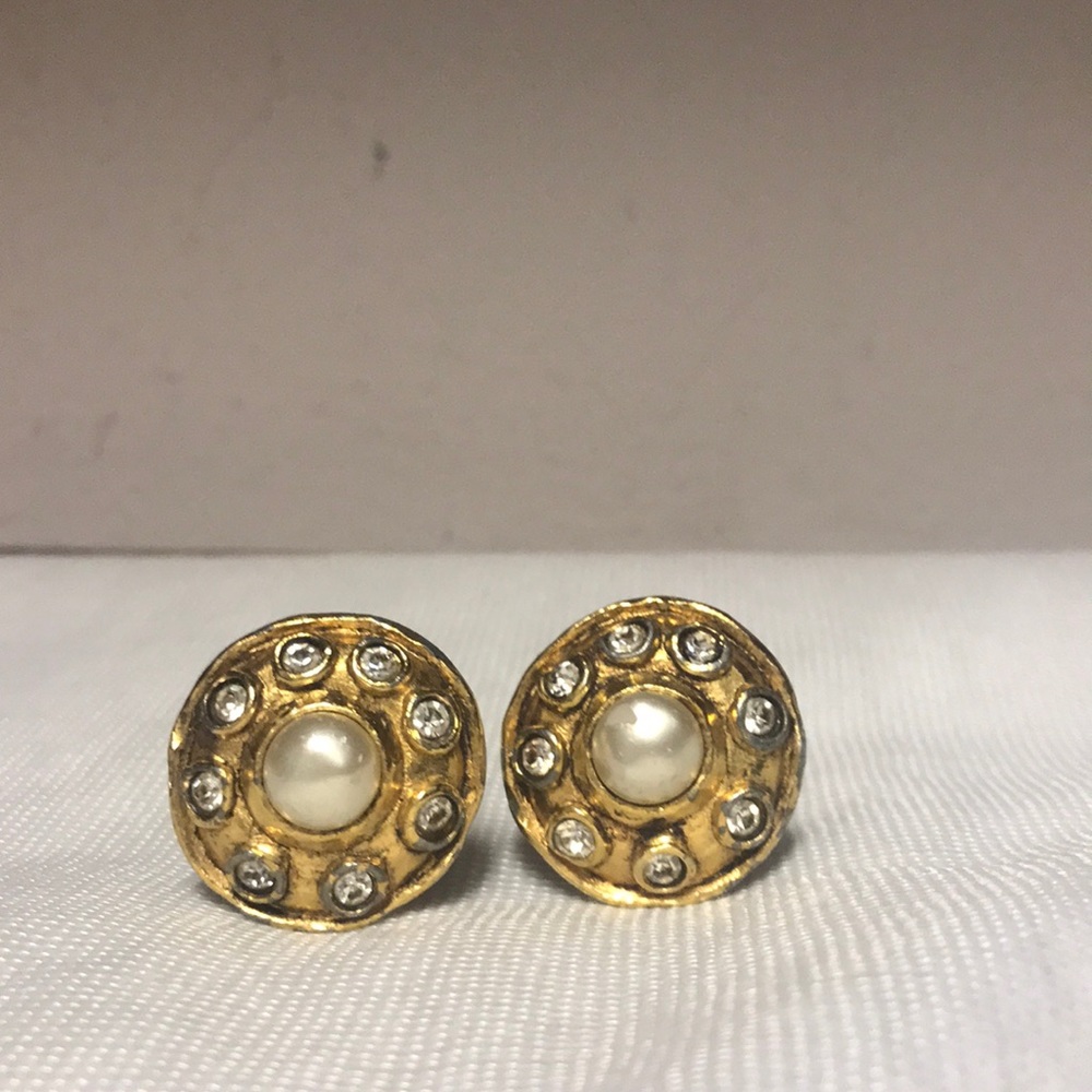 Vintage Chanel clip earrings